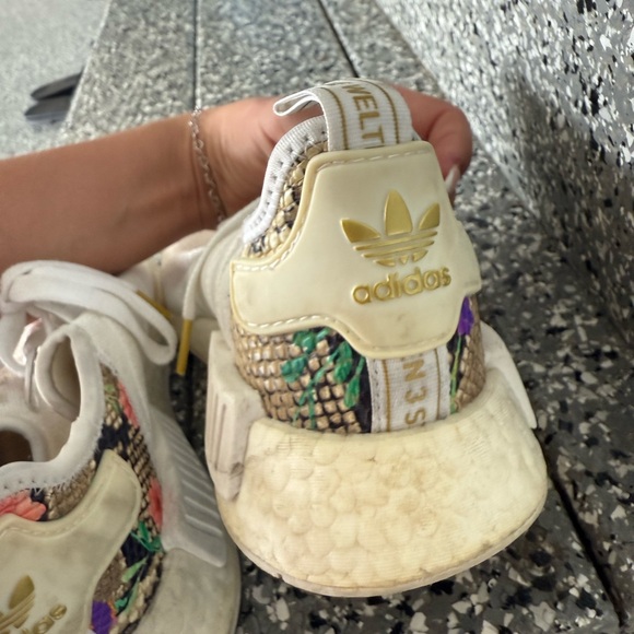 Adidas Womens White Sneakers with Snakeskin Accents - Picture 9 of 11